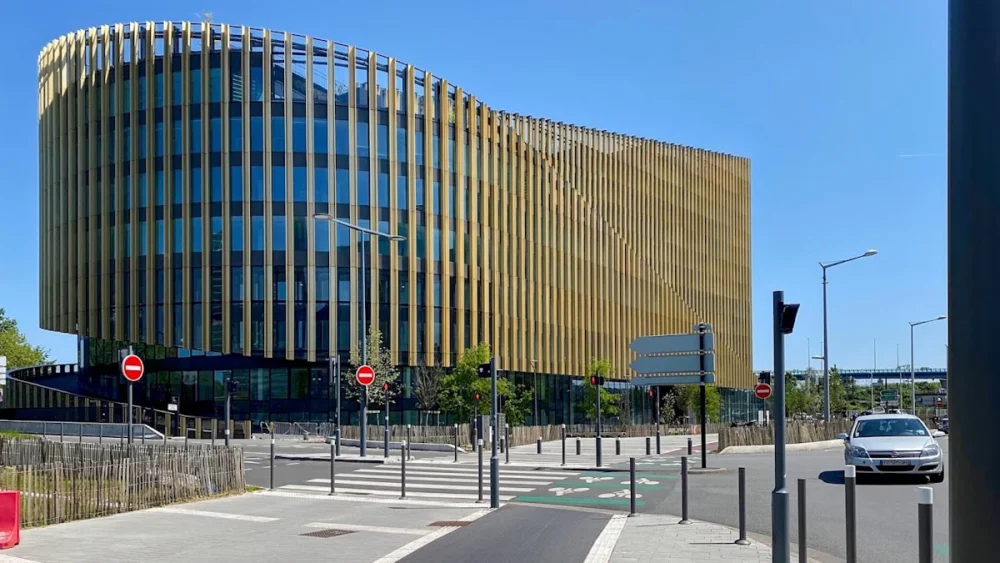Spaces Shake Building
