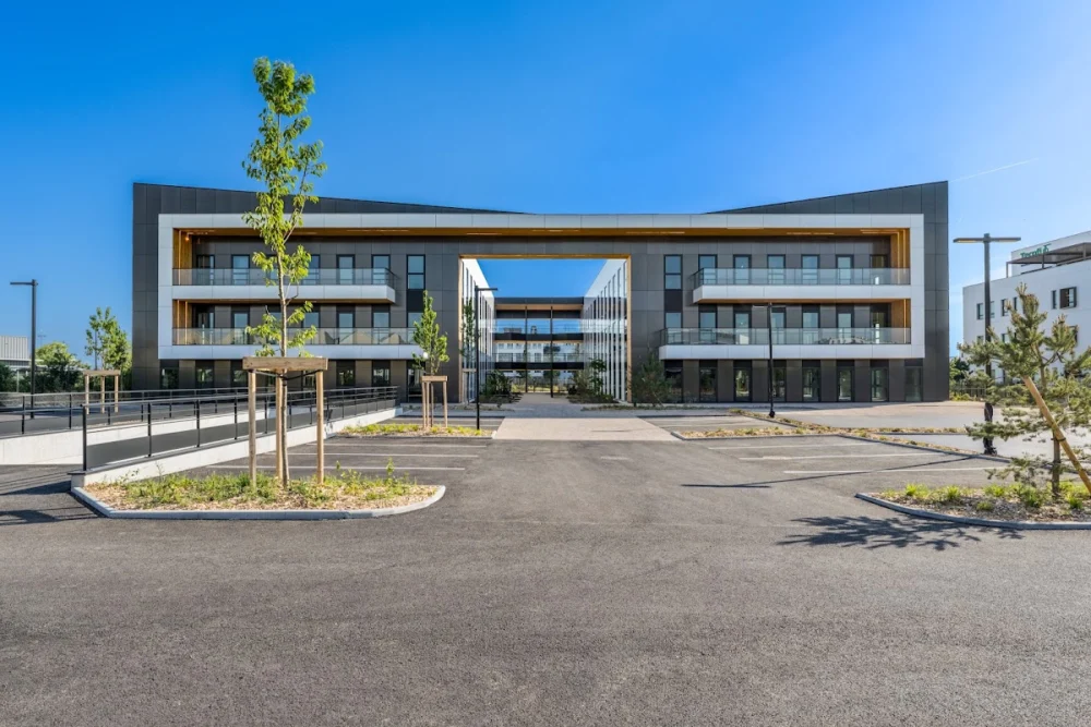 VIA LUMINIS · Bureaux Privés & Salles de Réunion · Espace Premium Genas
